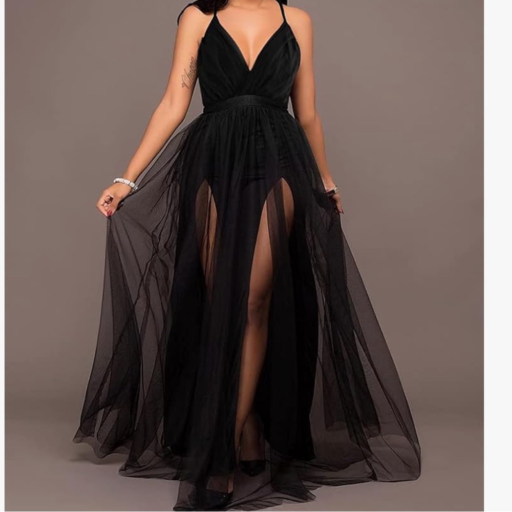 Elegant Black Evening Maxi Gown - Picture 2 of 4